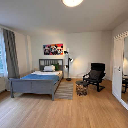 Fc-Apartmenthaus Falkensee Mit Grossem Garten Und Pkw Stellflaechen Εξωτερικό φωτογραφία