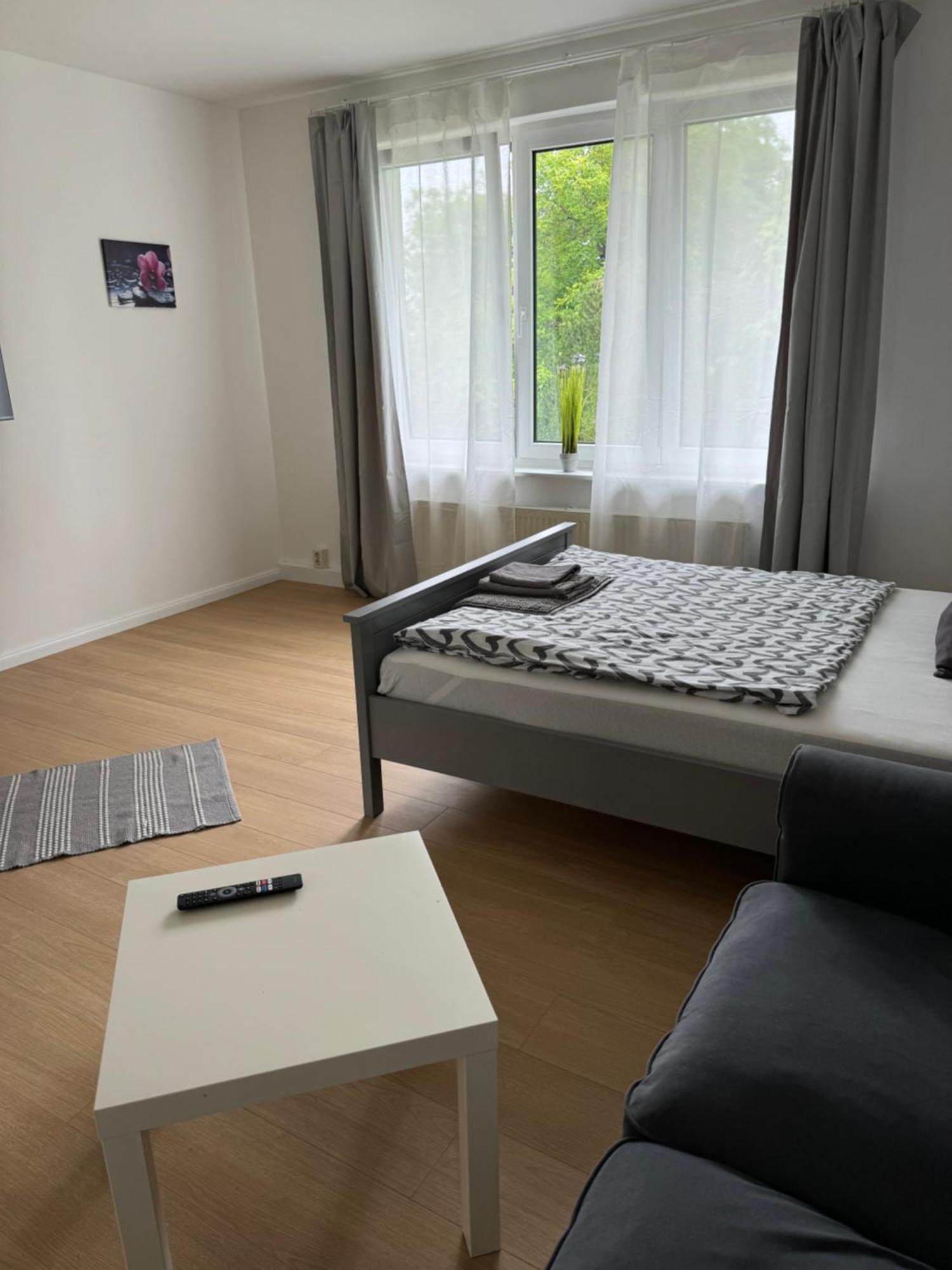 Fc-Apartmenthaus Falkensee Mit Grossem Garten Und Pkw Stellflaechen Εξωτερικό φωτογραφία