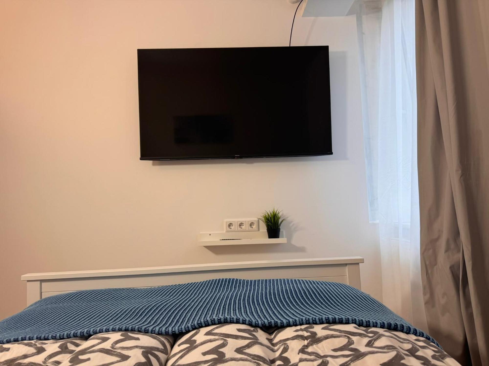 Fc-Apartmenthaus Falkensee Mit Grossem Garten Und Pkw Stellflaechen Εξωτερικό φωτογραφία